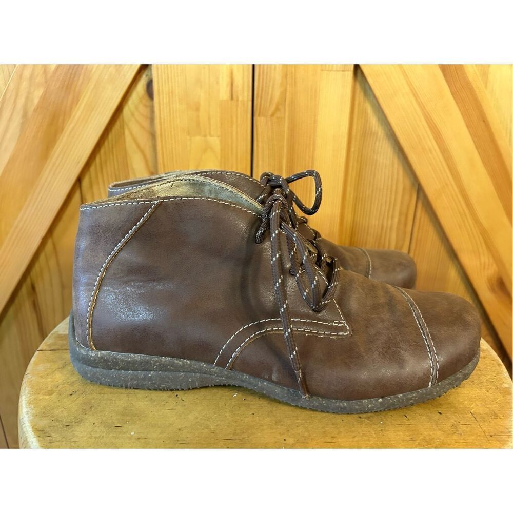 BOC Born Concept Boots Womens 7M Chukka Booties Brown Faux Leather Lace Up